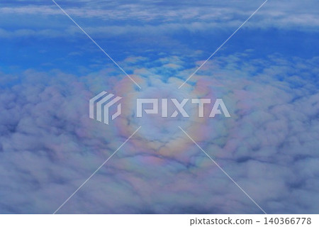 The wings that fly through the vast sky are inviting us on a journey. The wings that fly through the vast sky are inviting us on a journey. 140366778