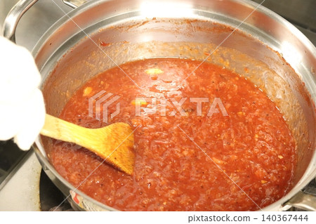 Making chutney 140367444