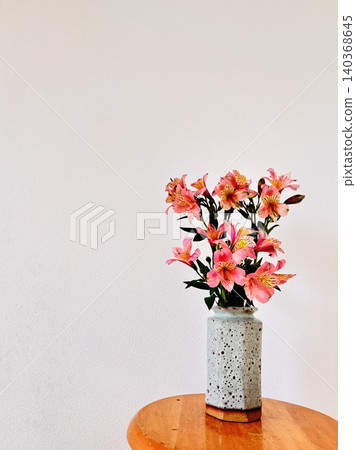 Alstroemeria in a vase Alstroemeria in a vase 140368645