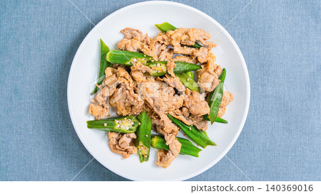Stir-fried okra and pork, a Japanese-style dish with sesame flavor. Stir-fried okra and pork, a Japanese-style dish with sesame flavor. 140369016