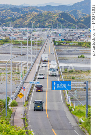 The cityscape of Shimada and the view of Shimada Bridge (Shizuoka Prefecture) The cityscape of Shimada and the view of Shimada Bridge (Shizuoka Prefecture) 140371032