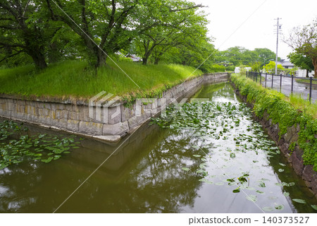 The moat and stone walls of Tatsuoka Castle in Nagano Prefecture The moat and stone walls of Tatsuoka Castle in Nagano Prefecture 140373527