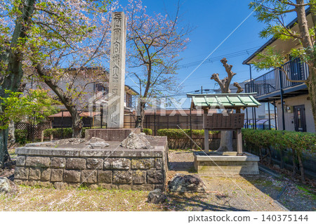 京都府無港市長岡宮遺址的石碑和資訊牌,該遺址是一處歷史遺跡。 京都府無港市長岡宮遺址的石碑和資訊牌,該遺址是一處歷史遺跡。 140375144