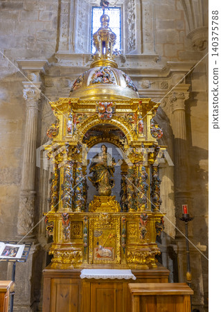Golden baroque altar sculpture in Santo Domingo de la Calzada Golden baroque altar sculpture in Santo Domingo de la Calzada 140375788