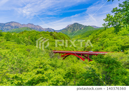【山梨縣】晴空下的八嶽山脈和東澤大橋 【山梨縣】晴空下的八嶽山脈和東澤大橋 140376360