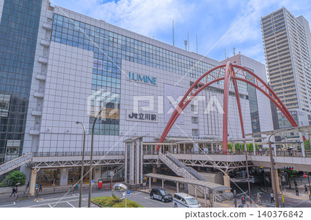 Lumine Tachikawa and the arch of the pedestrian deck at the north exit of Tachikawa Station, and the taxi rotary [Akebono-cho, Tachikawa City, Tokyo] 140376842