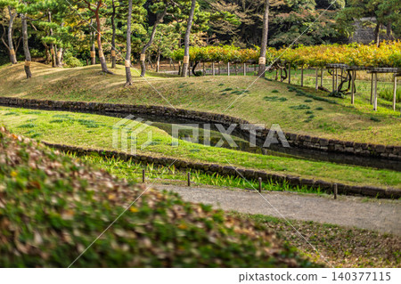 The beautiful, gently flowing stream and garden scenery of Koishikawa Korakuen Garden, November 2023. 140377115