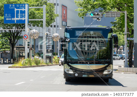 名古屋榮地區營運的新一代SRT鉸接式公車 名古屋榮地區營運的新一代SRT鉸接式公車 140377377
