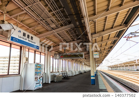 Shinkansen platform at Shin-Kurashiki Station (station interior and station sign) Shinkansen platform at Shin-Kurashiki Station (station interior and station sign) 140377502