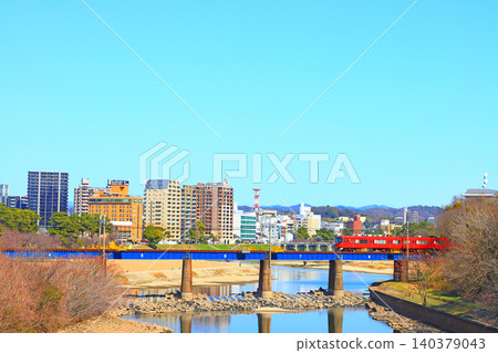Okazaki City, Aichi Prefecture, scenery of the townscape of Okazaki City and Meitetsu train Okazaki City, Aichi Prefecture, scenery of the townscape of Okazaki City and Meitetsu train 140379043