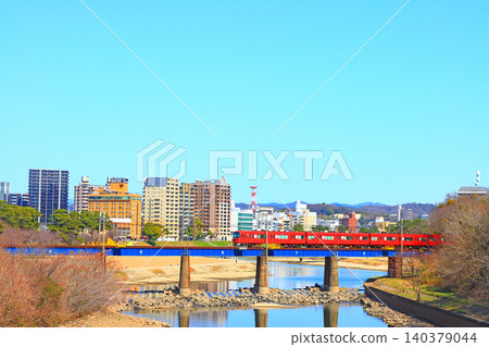 Okazaki City, Aichi Prefecture, scenery of the townscape of Okazaki City and Meitetsu train Okazaki City, Aichi Prefecture, scenery of the townscape of Okazaki City and Meitetsu train 140379044