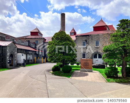 北海道餘市郡餘市町一華威士忌餘市蒸餾所遊客中心。陽光明媚。 北海道餘市郡餘市町一華威士忌餘市蒸餾所遊客中心。陽光明媚。 140379560