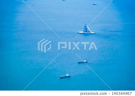 海面上的帆狀結構 海面上的帆狀結構 140384967