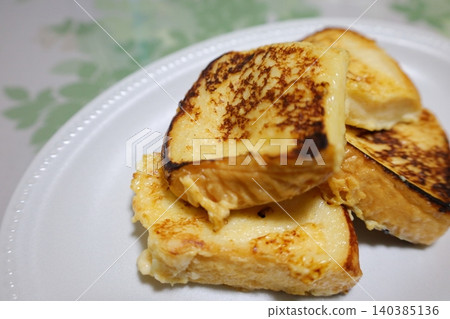 French toast made by an amateur 140385136