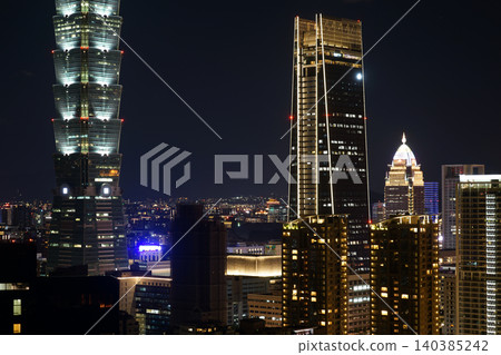 台北從大象山的夜視圖在台北 台北從大象山的夜視圖在台北 140385242