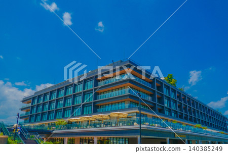 現代大廈和藍天 現代大廈和藍天 140385249
