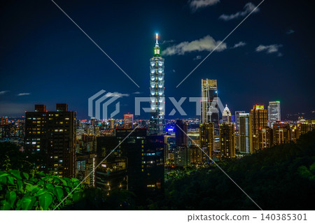 台北從大象山的夜視圖在台北 台北從大象山的夜視圖在台北 140385301