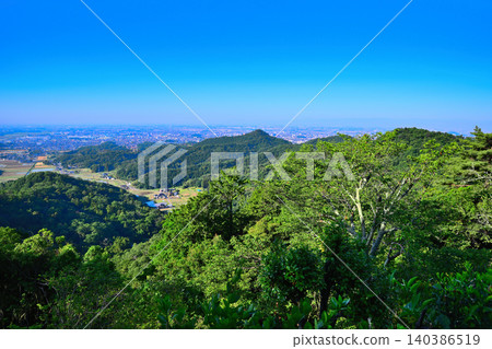 從栃木縣佐野市唐澤山城遺址南側眺望關東平原。 從栃木縣佐野市唐澤山城遺址南側眺望關東平原。 140386519