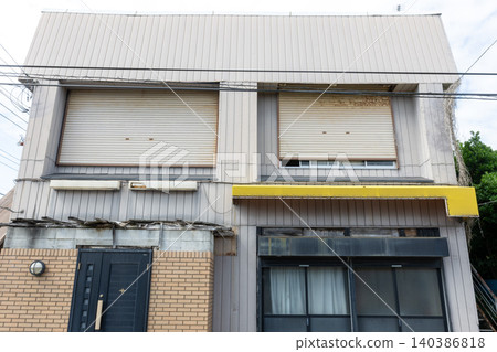 An old and very beautiful building I saw in a residential area in Ibaraki Prefecture, Japan. 140386818
