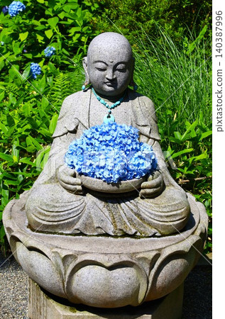 The Jizo statue of Hana-Omoi at Meigetsuin Temple in Kamakura The Jizo statue of Hana-Omoi at Meigetsuin Temple in Kamakura 140387996