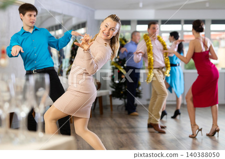 Woman and man dancing 140388050