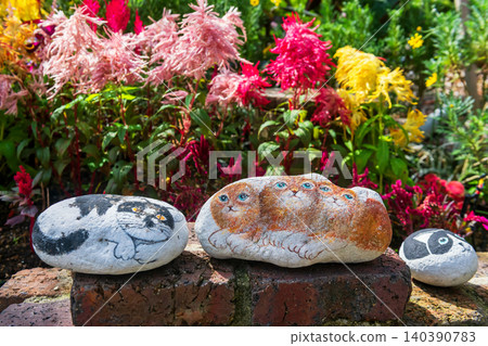 Painted cat artwork on rocks in Kamado Jigoku, Beppu, Oita Painted cat artwork on rocks in Kamado Jigoku, Beppu, Oita 140390783