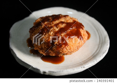 Croquette mince cutlet deep-fried Croquette mince cutlet deep-fried 140391401