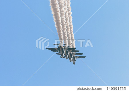日本航空自衛隊T-4「藍色衝擊」戰鬥機編隊 日本航空自衛隊T-4「藍色衝擊」戰鬥機編隊 140391735