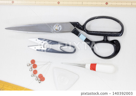 A sewing kit that is essential for sewing. A sewing kit that is essential for sewing. 140392003