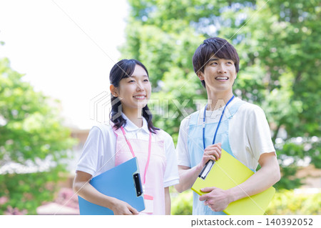 Portraits of medical and care workers Portraits of medical and care workers 140392052