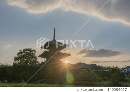 A photograph of the warming rice paddies reflecting Hokiji Temple, a scene from early summer in Ikaruga. 140394057