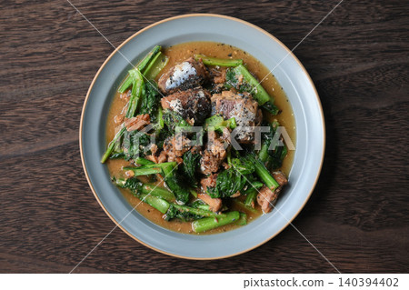 Mackerel and Komatsuna stir-fried with miso 140394402