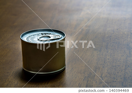 左側罐頭食品 左側罐頭食品 140394469