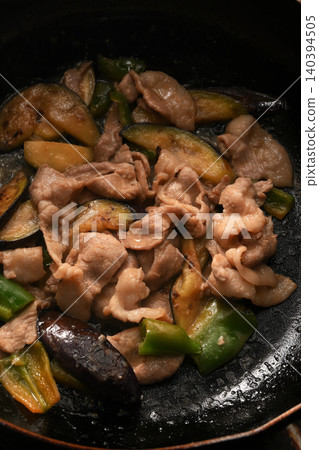 Stir-fried eggplant, green pepper, and pork with miso while cooking 140394505