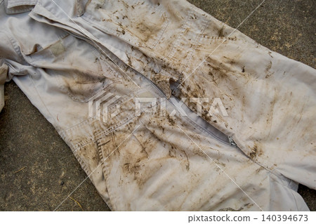 work clothes, dirty, stained 140394673