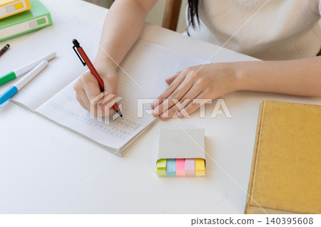 The hands of a girl who is studying The hands of a girl who is studying 140395608