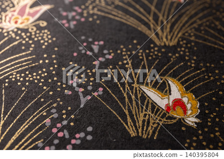 友禪和紙(以特殊技法染色的日本紙):注重紙張的質感。 友禪和紙(以特殊技法染色的日本紙):注重紙張的質感。 140395804