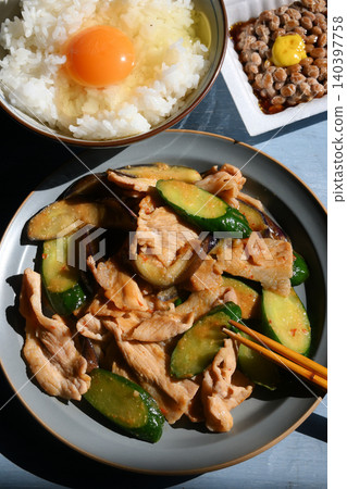 Spicy stir-fried pork, eggplant and cucumber with miso 140397758