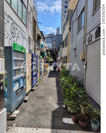 名古屋大須商店街的後巷 名古屋大須商店街的後巷 140398304
