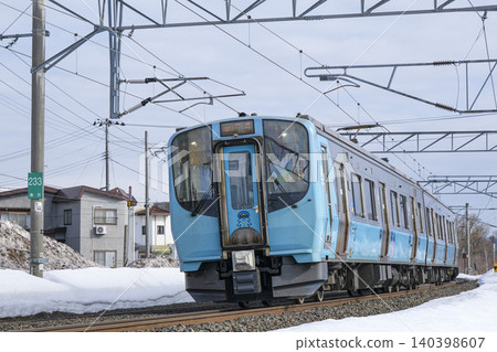 青森縣一家第三部門公司營運的地方列車。 青森縣一家第三部門公司營運的地方列車。 140398607