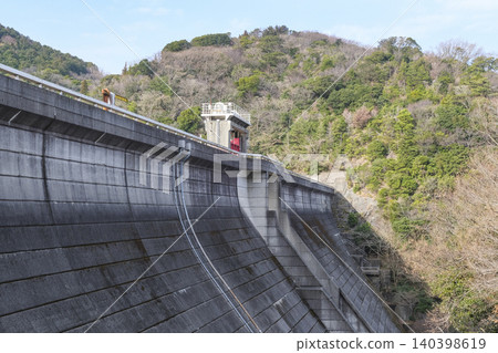 位於洲本市的重力式混凝土大壩－鮎川大壩。 140398619
