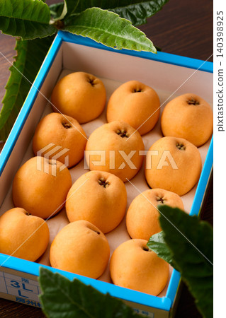 Box of 12 loquats, 2L size. Box of 12 loquats, 2L size. 140398925