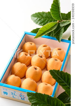 Box of 12 loquats, 2L size. Box of 12 loquats, 2L size. 140398939