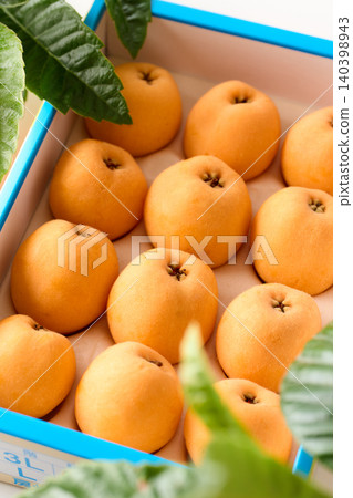 Box of 12 loquats, 2L size. Box of 12 loquats, 2L size. 140398943