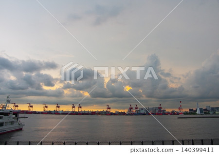 A view of the giraffe of the sea from the Aomi Observation Plaza 140399411