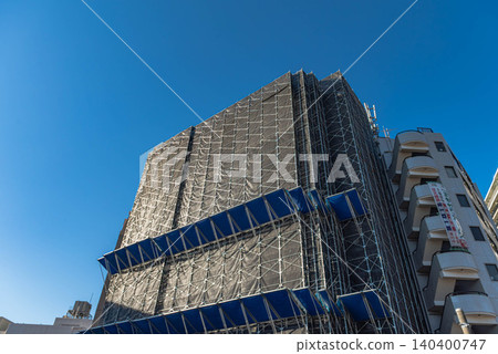 建築物外牆翻新工程現場照片。 140400747