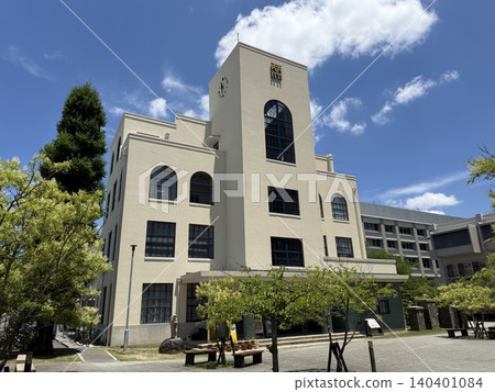 大阪商科大學谷岡紀念館,被指定為註冊有形文化財產。 大阪商科大學谷岡紀念館,被指定為註冊有形文化財產。 140401084