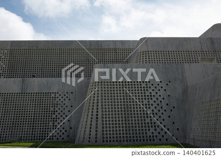 A massive concrete structure A massive concrete structure 140401625