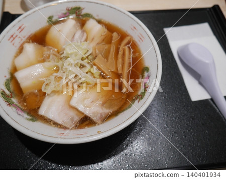 Soy sauce char siu ramen (photographed from above) Soy sauce char siu ramen (photographed from above) 140401934