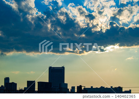 城市景觀與雲彩 城市景觀與雲彩 140402365